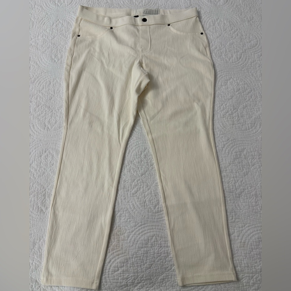 HUE Women’s Light Cream Chino Skimmer